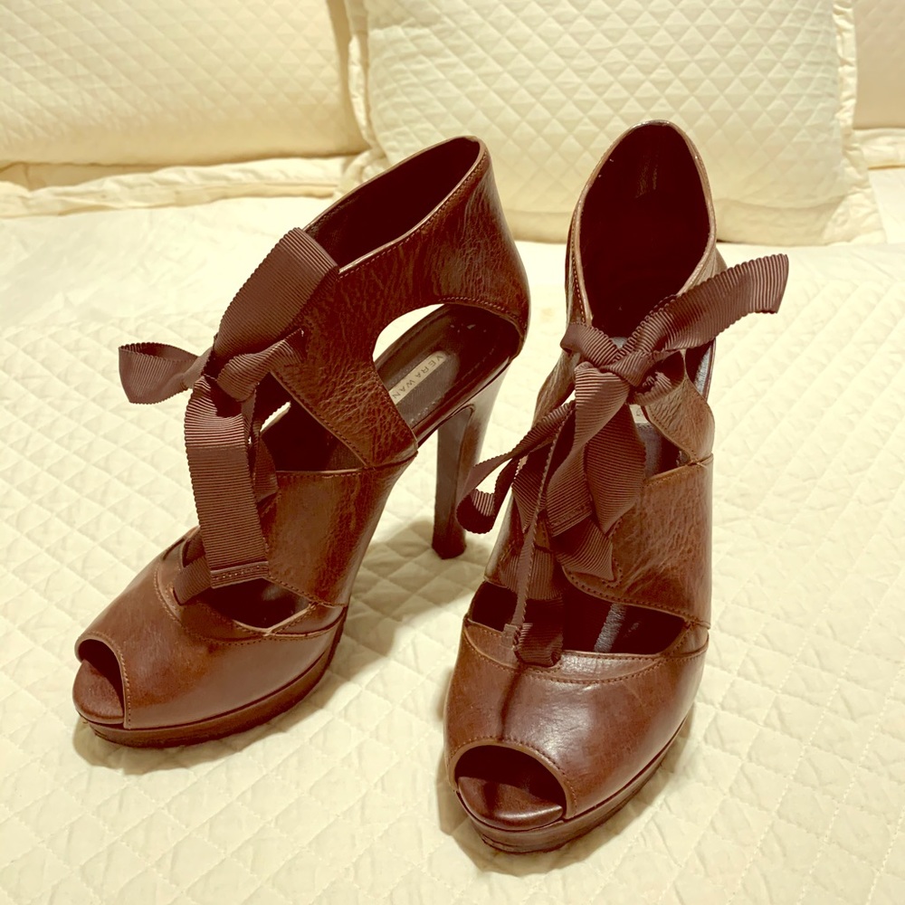 Gorgeous Vera Wang Platform Pumps Lace Up Ribbon